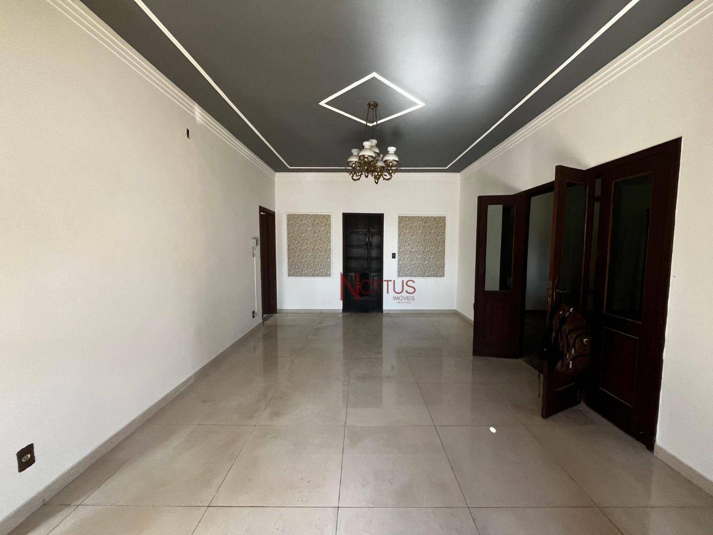 Casa à venda com 3 quartos, 300m² - Foto 4