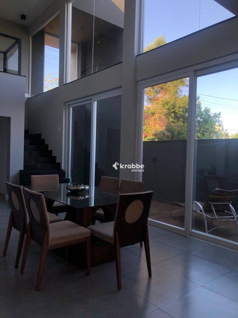 Casa à venda com 3 quartos, 340m² - Foto 8