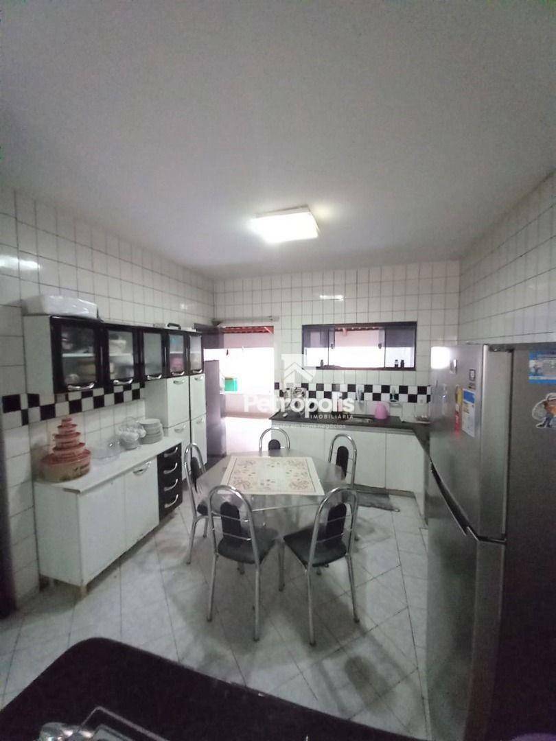 Casa à venda com 3 quartos, 200m² - Foto 10