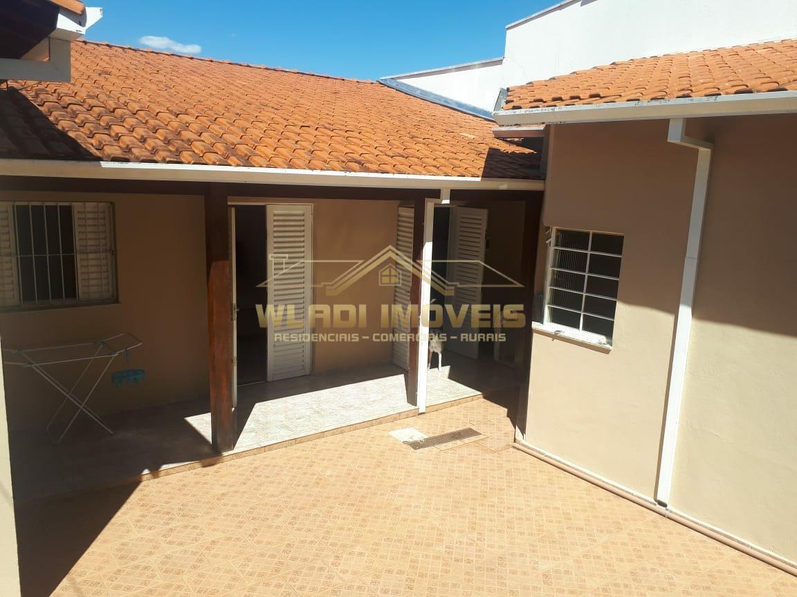 Casa à venda com 2 quartos, 220m² - Foto 3