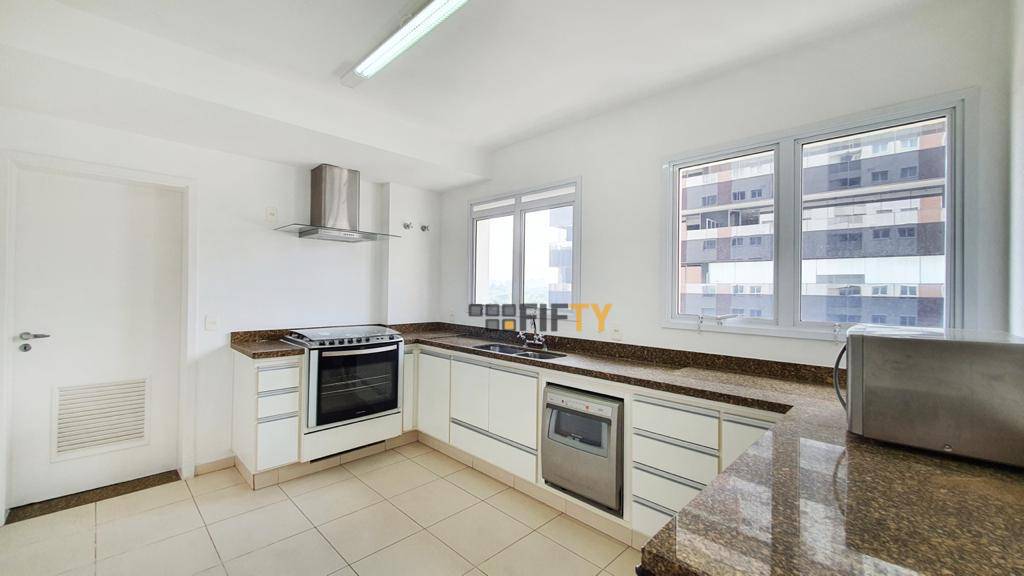 Apartamento para alugar com 3 quartos, 204m² - Foto 15