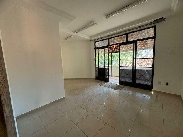 Sobrado à venda com 5 quartos, 499m² - Foto 2