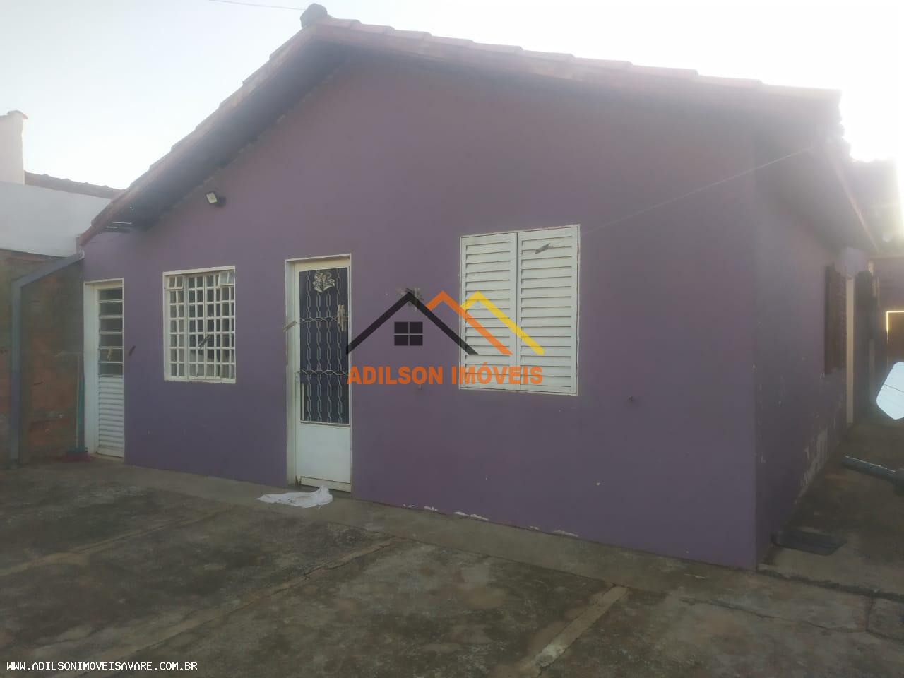 Casa à venda com 3 quartos, 200m² - Foto 1