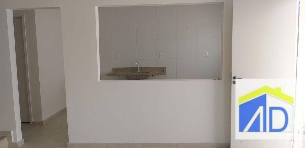 Casa à venda com 2 quartos, 75m² - Foto 3