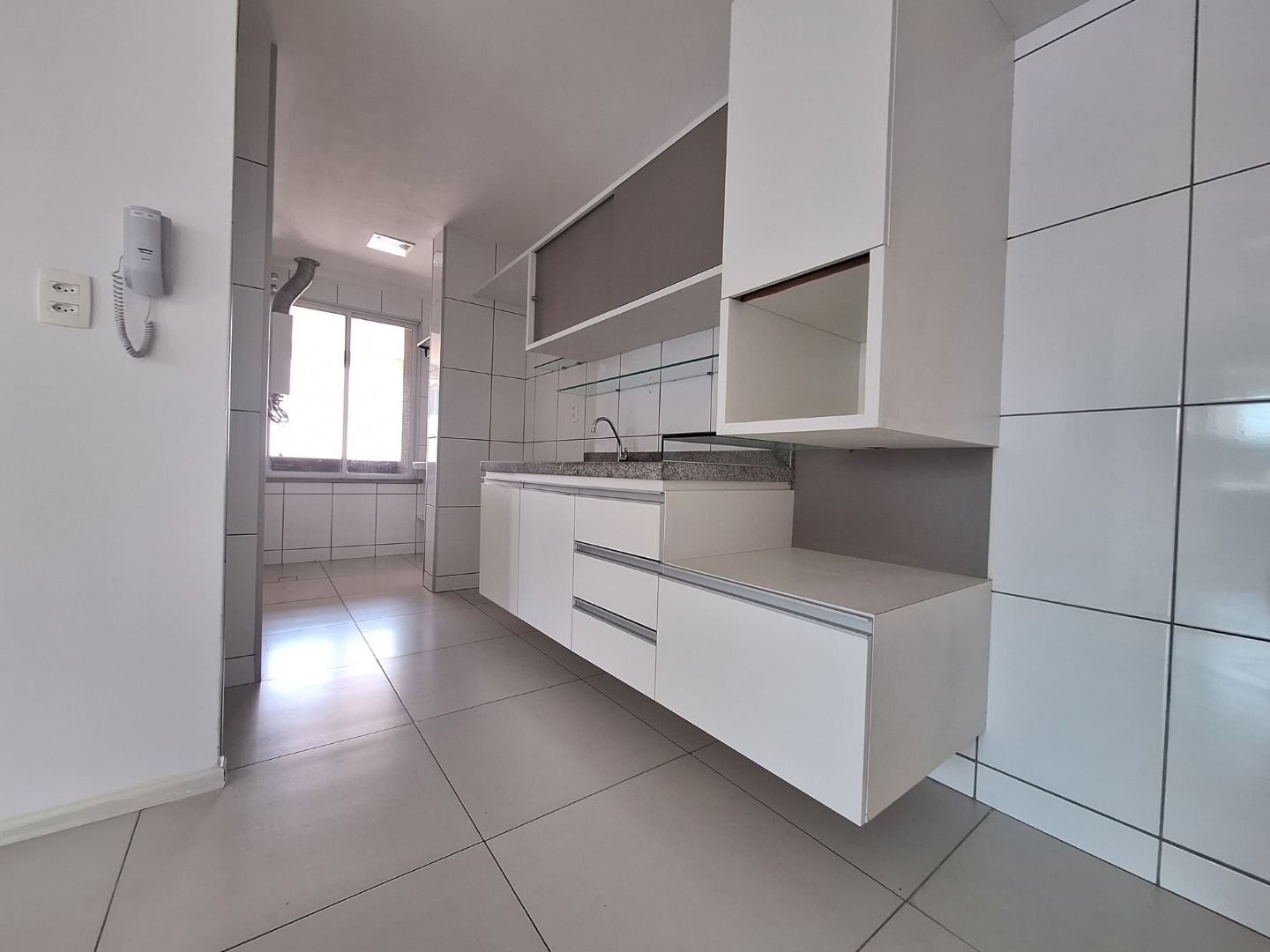 Apartamento para alugar com 3 quartos, 98m² - Foto 17