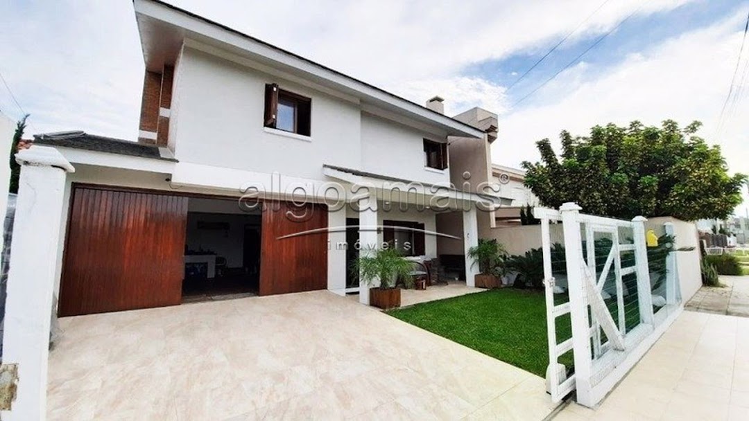 Casa à venda com 6 quartos, 300m² - Foto 1