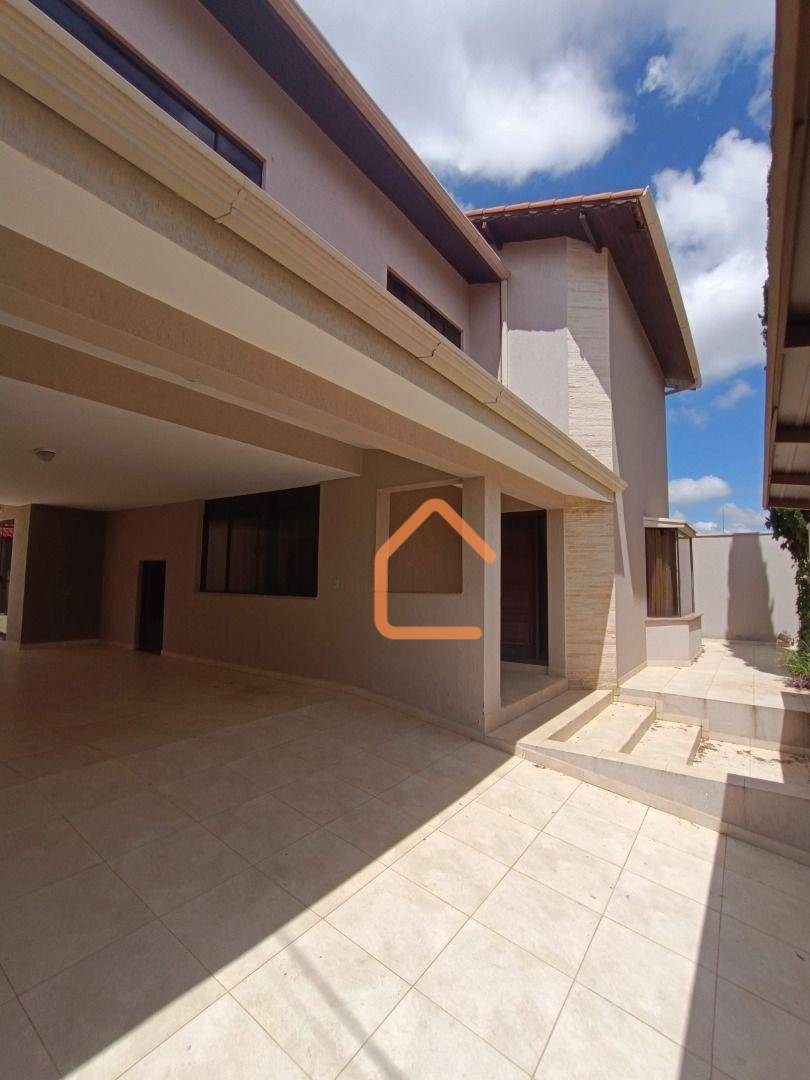 Casa para alugar com 4 quartos, 378m² - Foto 1