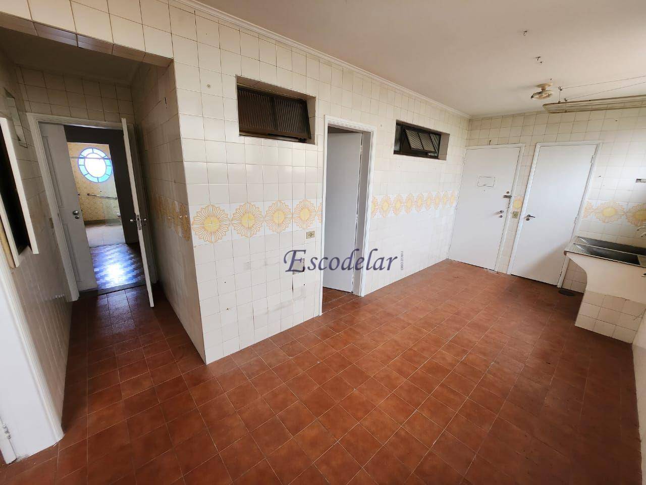 Apartamento para alugar com 3 quartos, 200m² - Foto 11