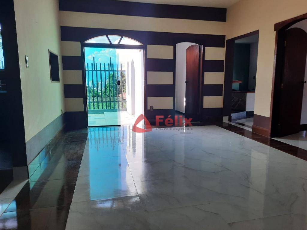 Casa, 3 quartos, 294 m² - Foto 1