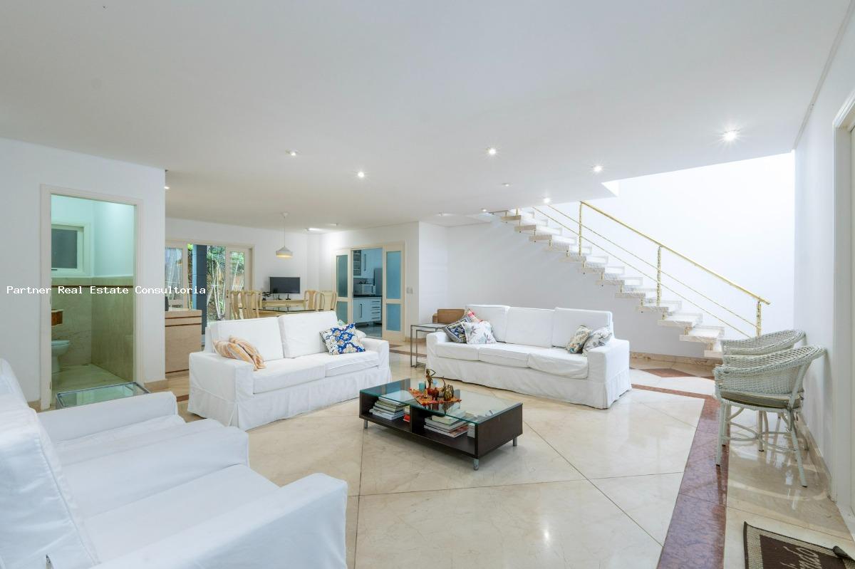 Casa à venda com 6 quartos, 1918m² - Foto 1