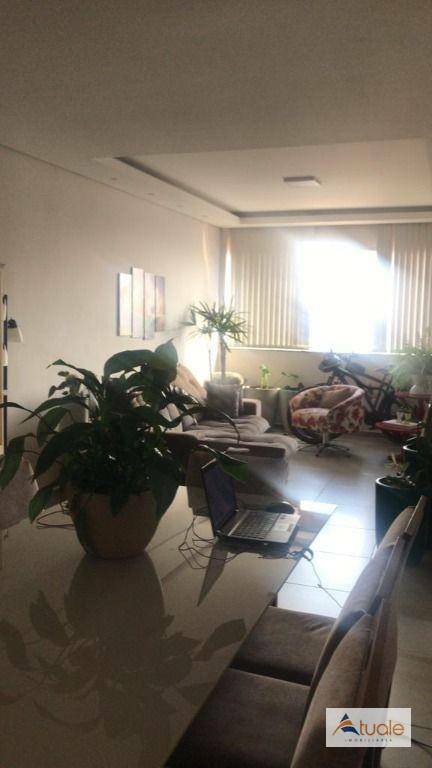 Apartamento à venda com 3 quartos, 130m² - Foto 2