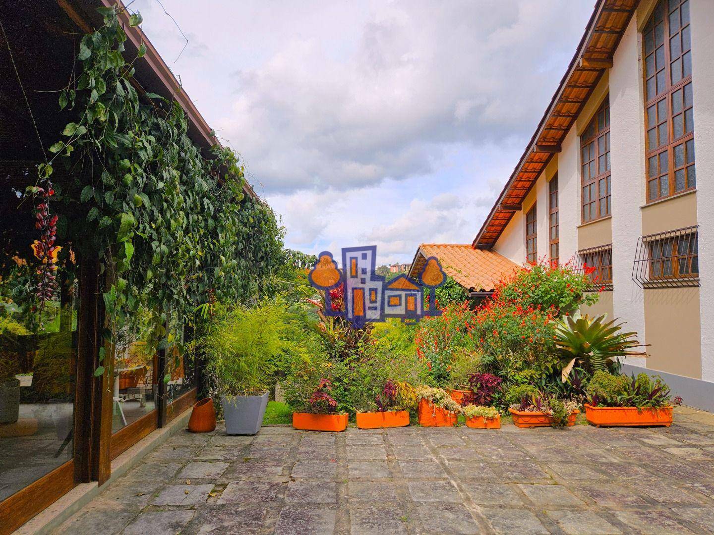 Casa à venda com 4 quartos, 300m² - Foto 54