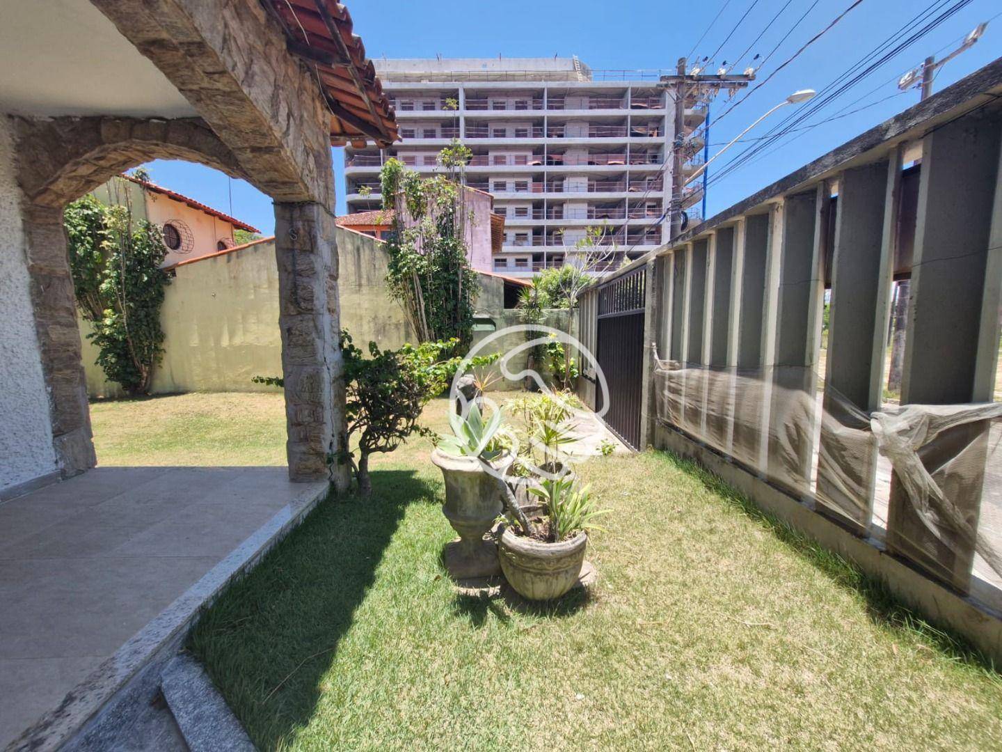 Casa, 6 quartos, 250 m² - Foto 1