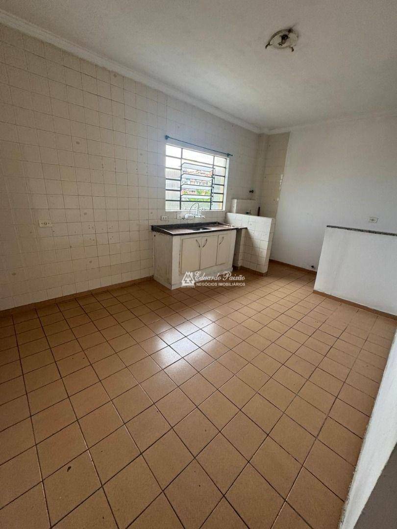 Apartamento para alugar com 3 quartos, 80m² - Foto 7