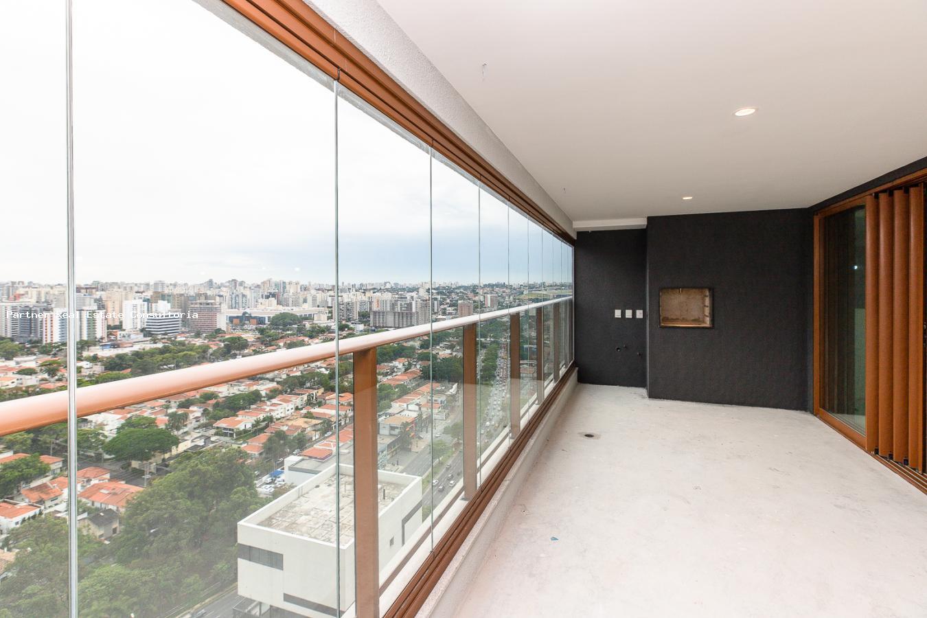 Apartamento à venda com 3 quartos, 147m² - Foto 1