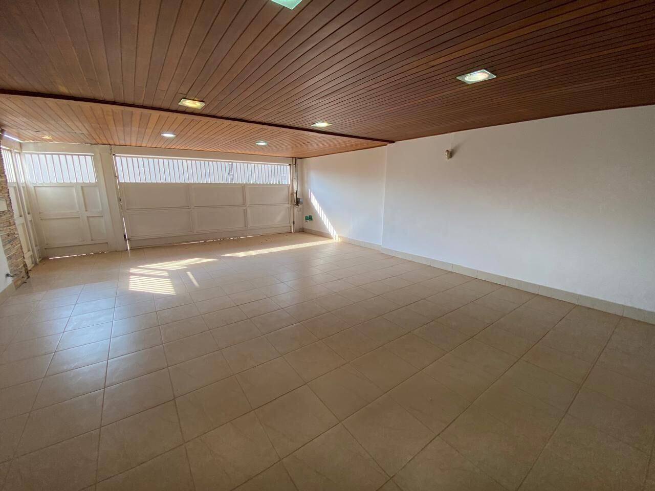 Casa para alugar com 4 quartos, 241m² - Foto 25