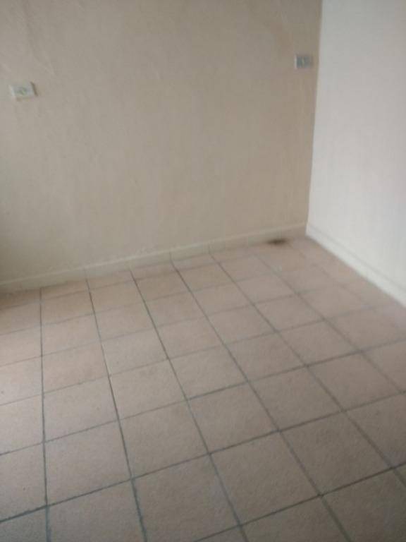 Casa à venda com 1 quarto, 200m² - Foto 8