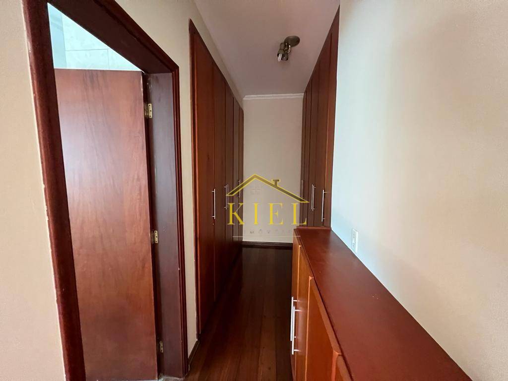 Casa à venda com 4 quartos, 225m² - Foto 18