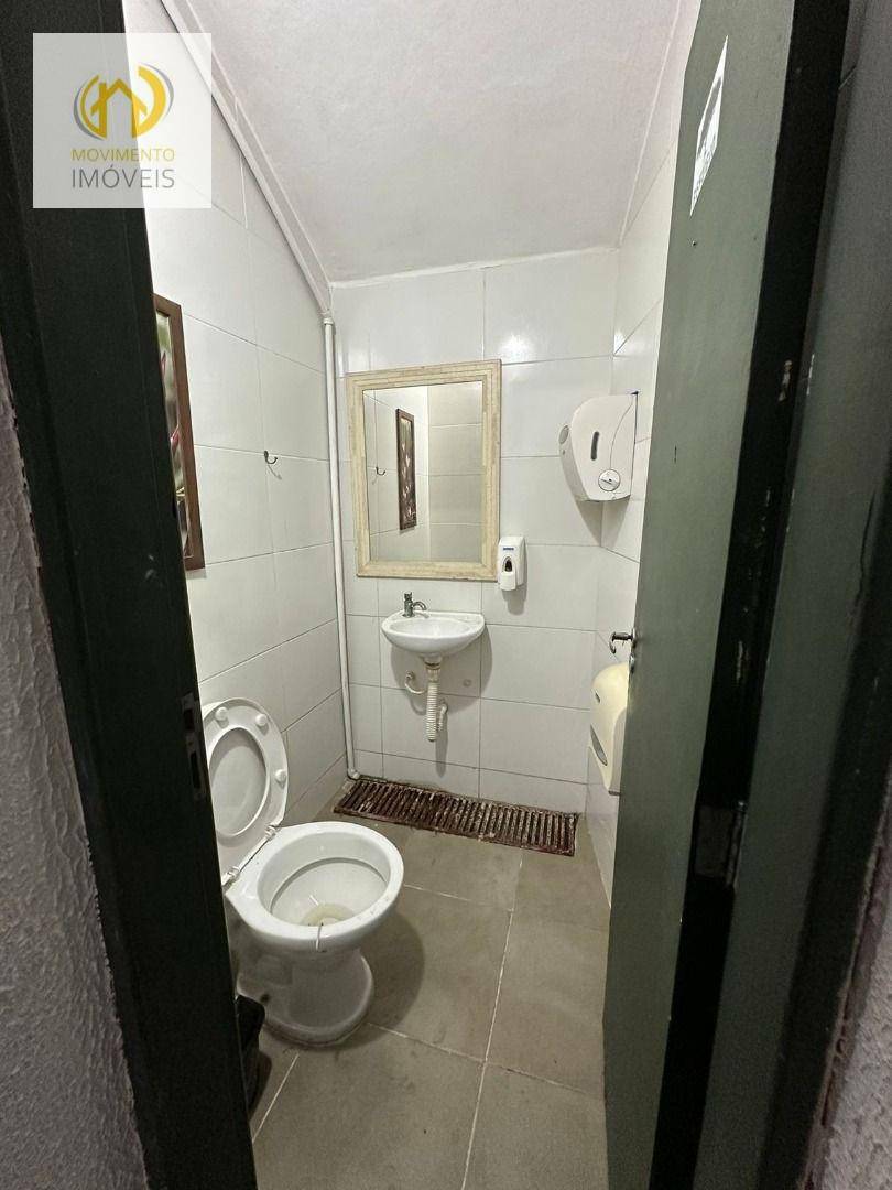 Casa de Condomínio para alugar com 13 quartos, 437m² - Foto 27