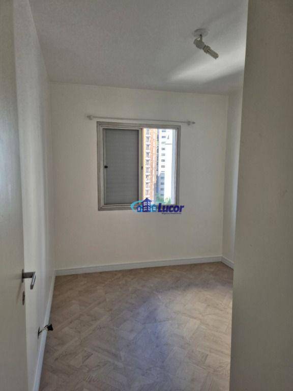 Apartamento para alugar com 3 quartos, 75m² - Foto 12