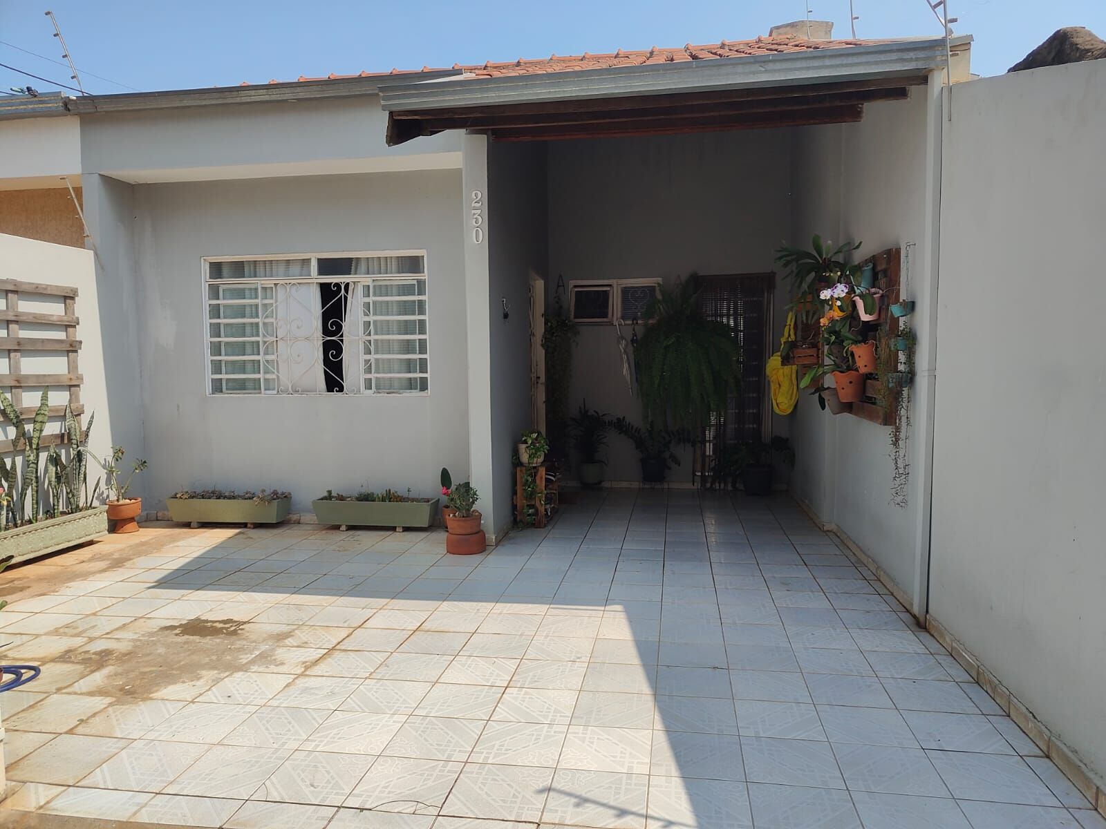 Casa para alugar com 3 quartos, 213m² - Foto 1