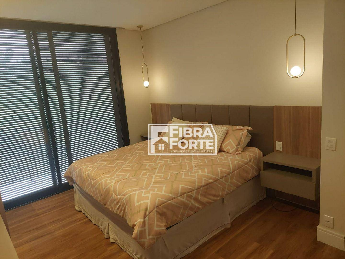 Casa de Condomínio para alugar com 5 quartos, 407m² - Foto 11