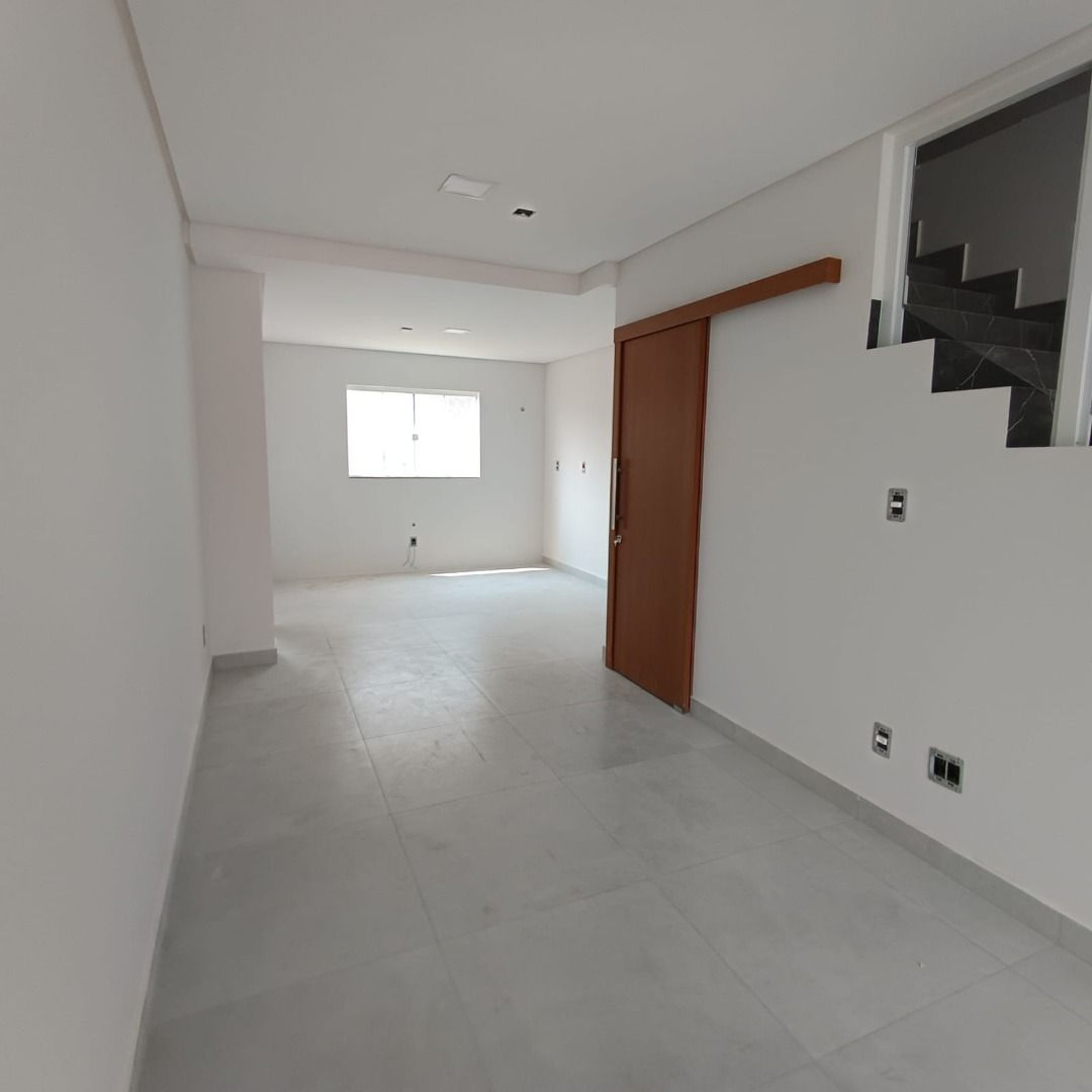 Sobrado à venda com 3 quartos, 100m² - Foto 4