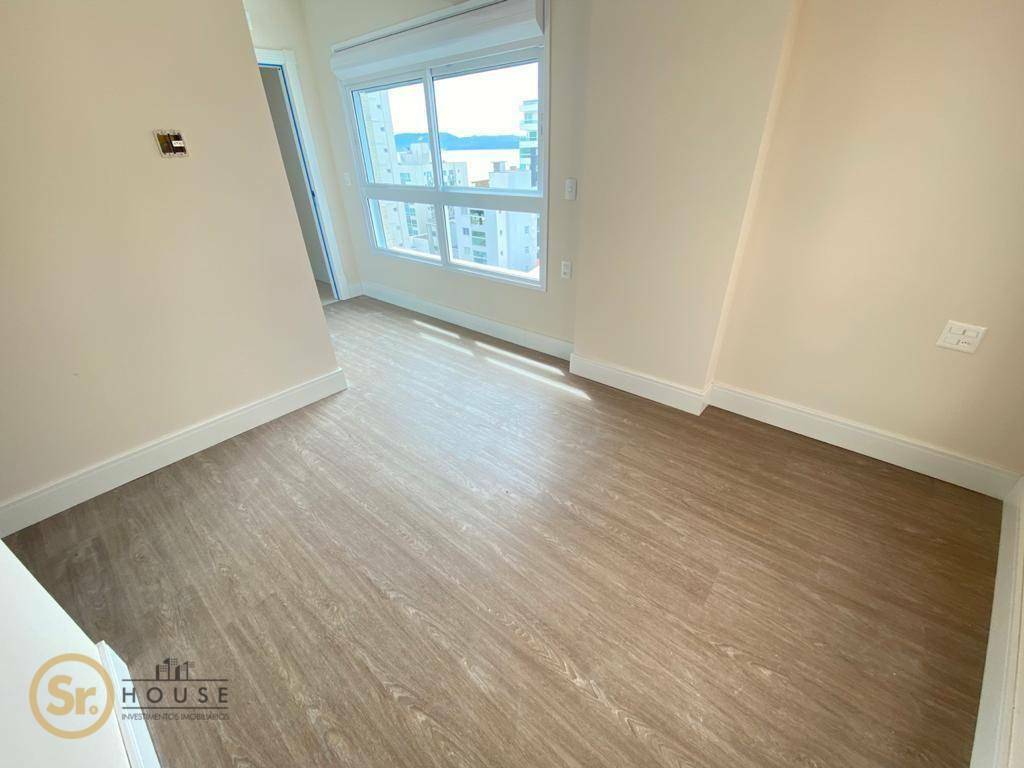 Apartamento à venda com 4 quartos, 156m² - Foto 8