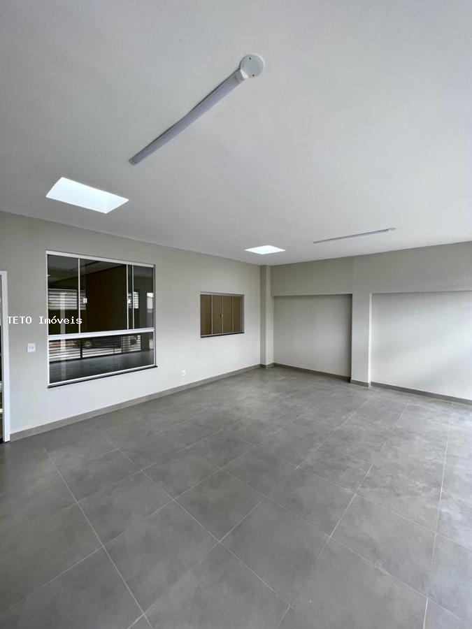 Casa à venda com 3 quartos, 200m² - Foto 3