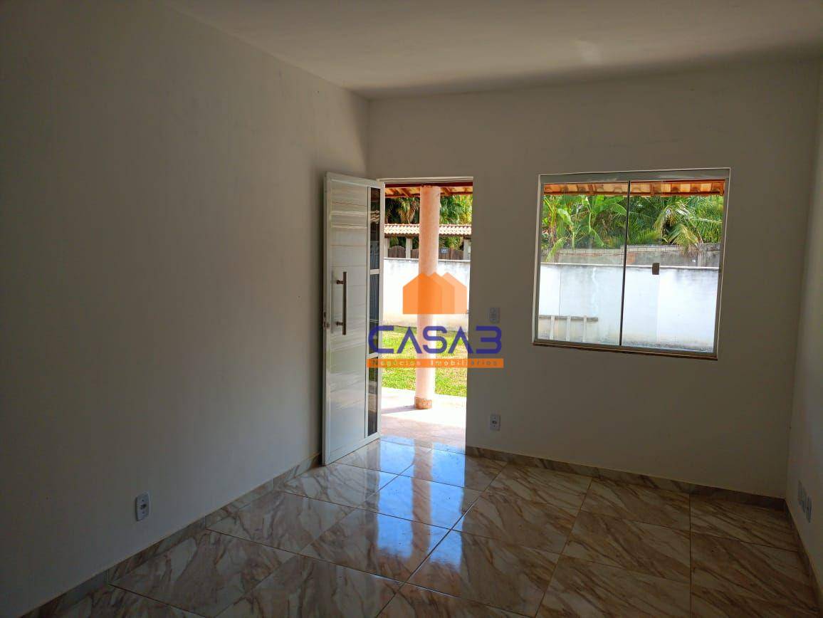 Casa à venda com 2 quartos, 75m² - Foto 4