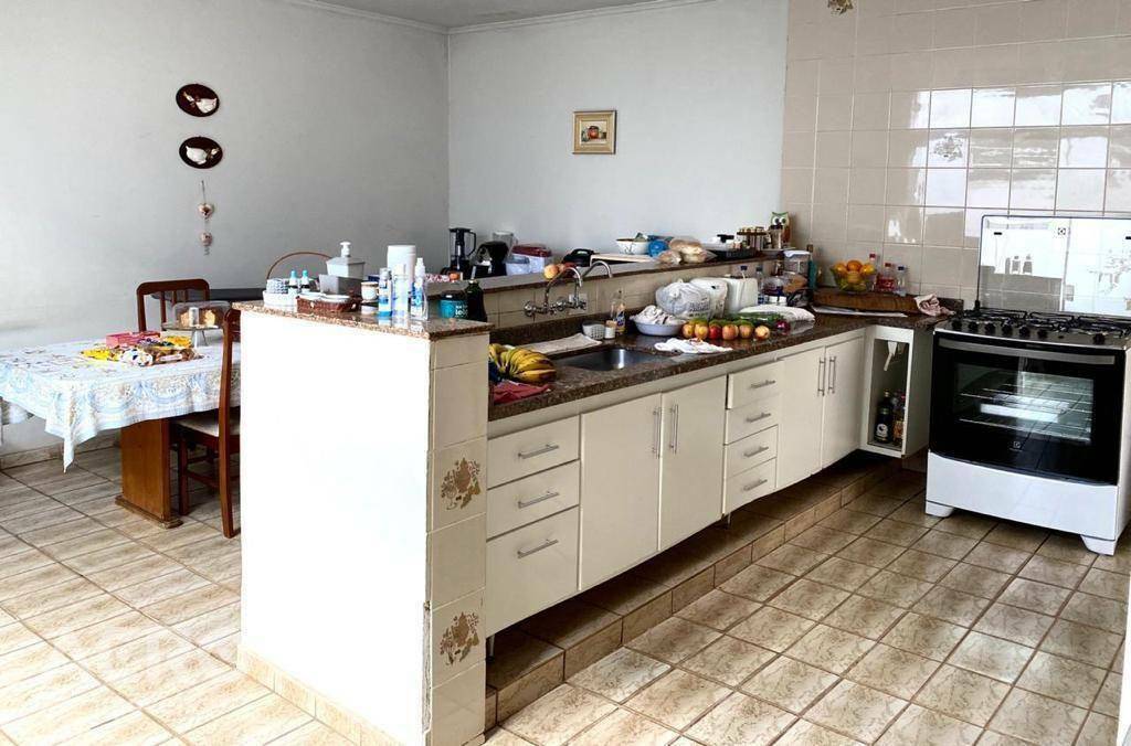 Casa à venda com 3 quartos, 185m² - Foto 2