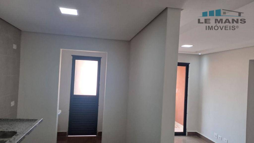 Apartamento à venda com 2 quartos, 65m² - Foto 2