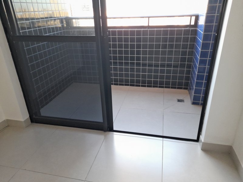 Apartamento à venda com 3 quartos, 75m² - Foto 2