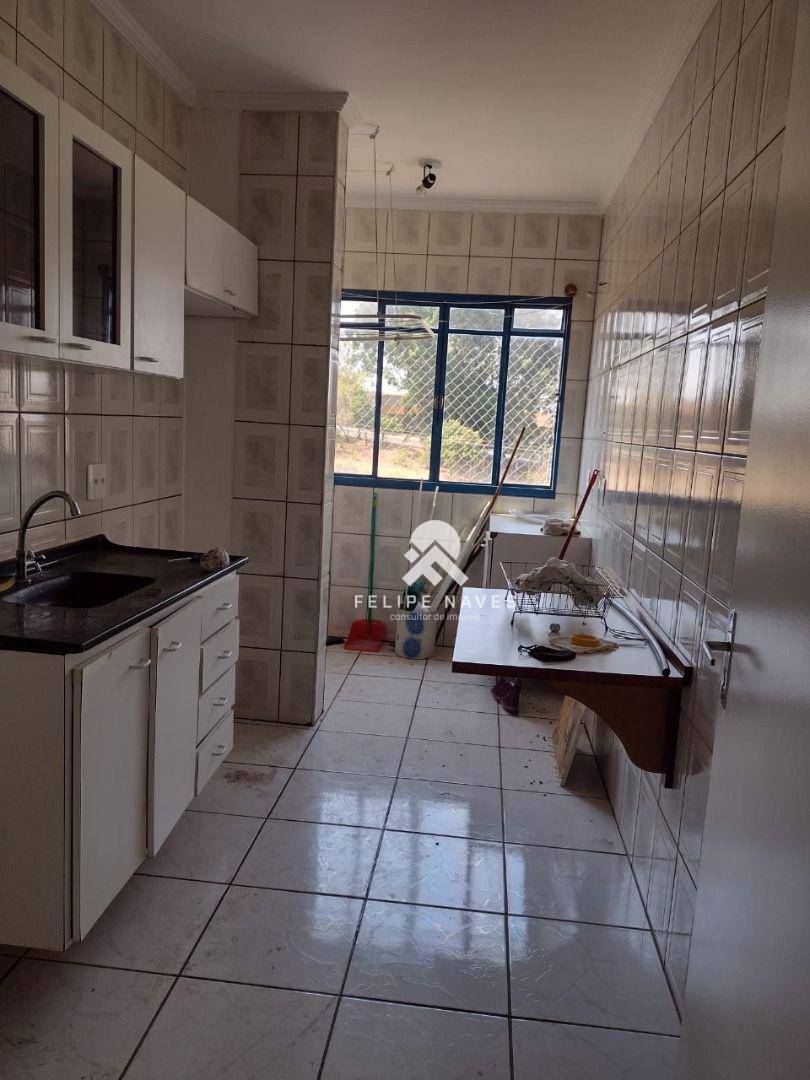 Apartamento à venda com 3 quartos, 70m² - Foto 2