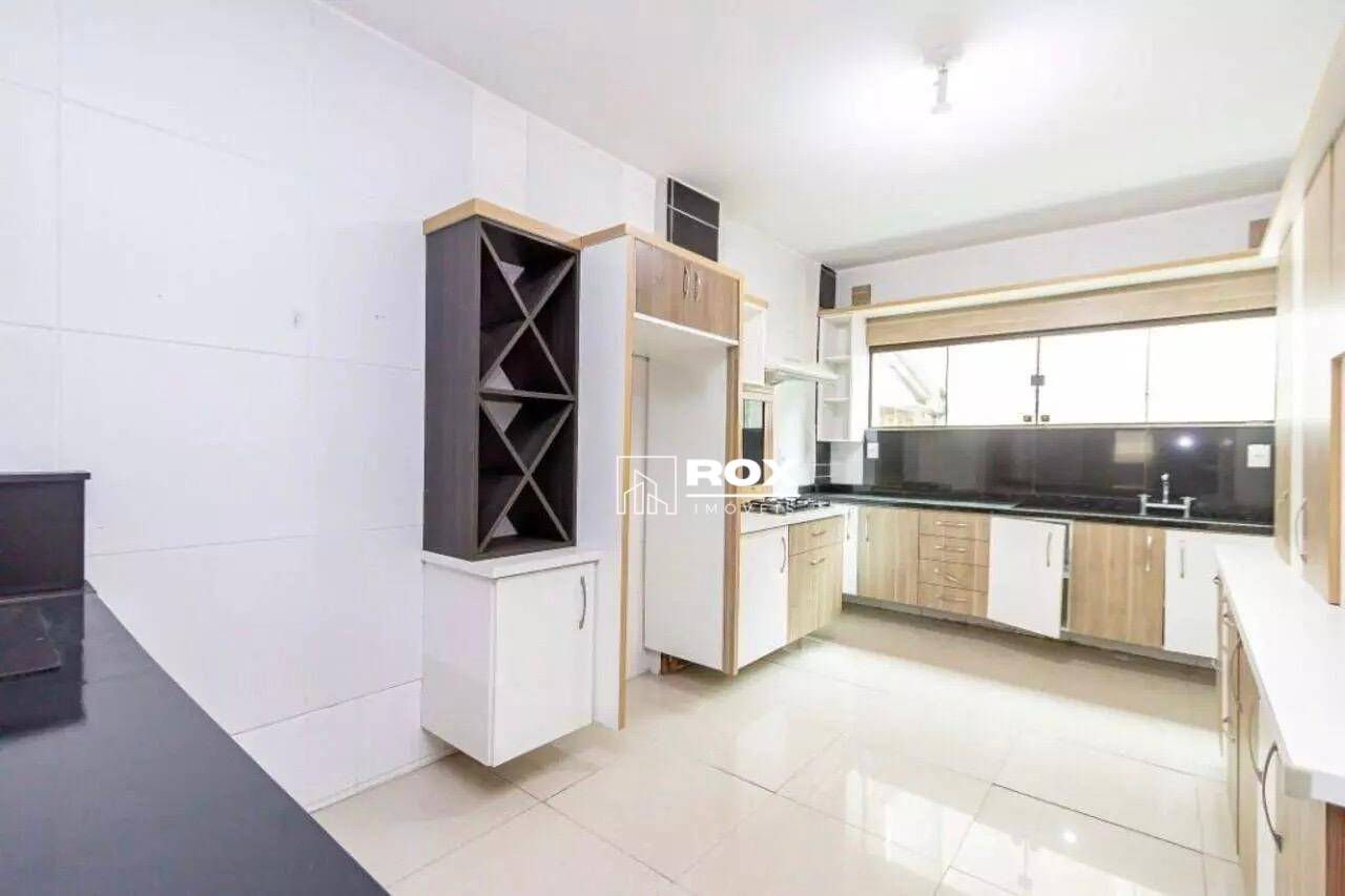 Casa de Condomínio para alugar com 3 quartos, 300m² - Foto 4
