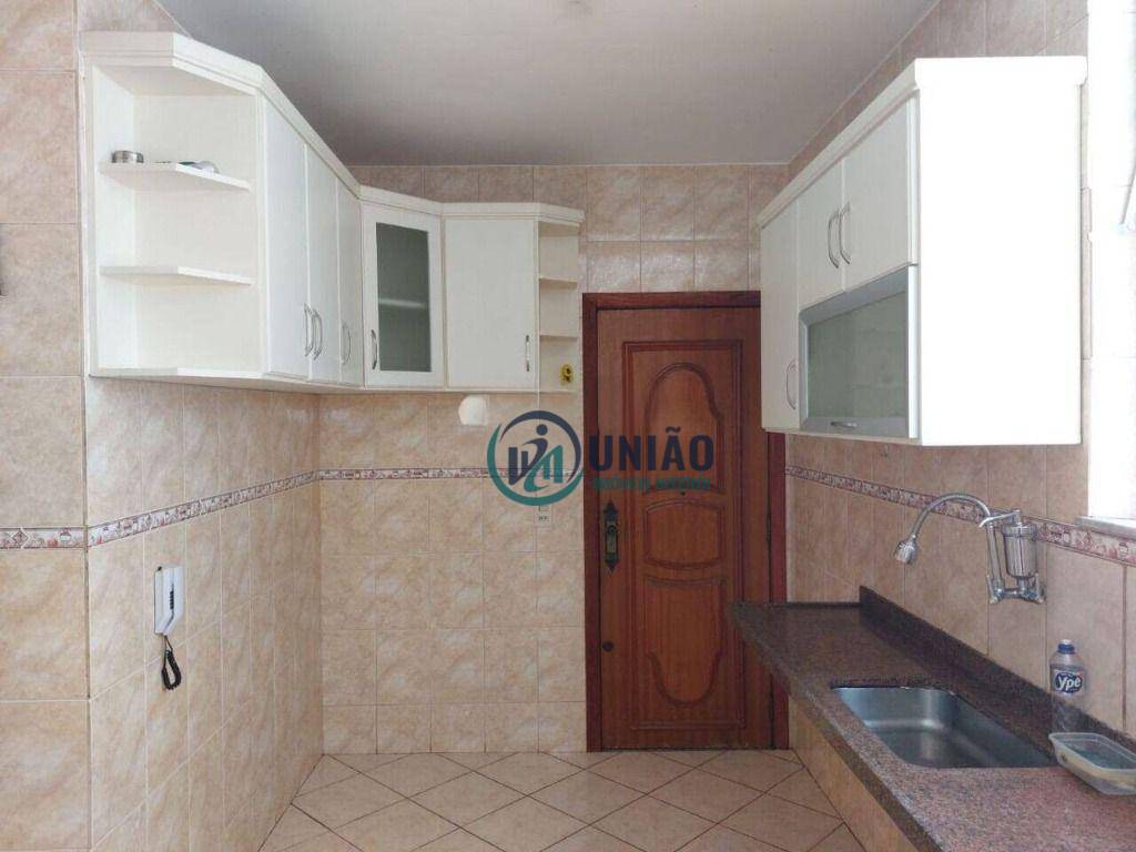 Apartamento à venda com 2 quartos, 70m² - Foto 2