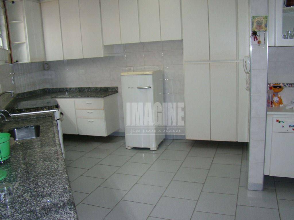 Apartamento à venda com 3 quartos, 235m² - Foto 23