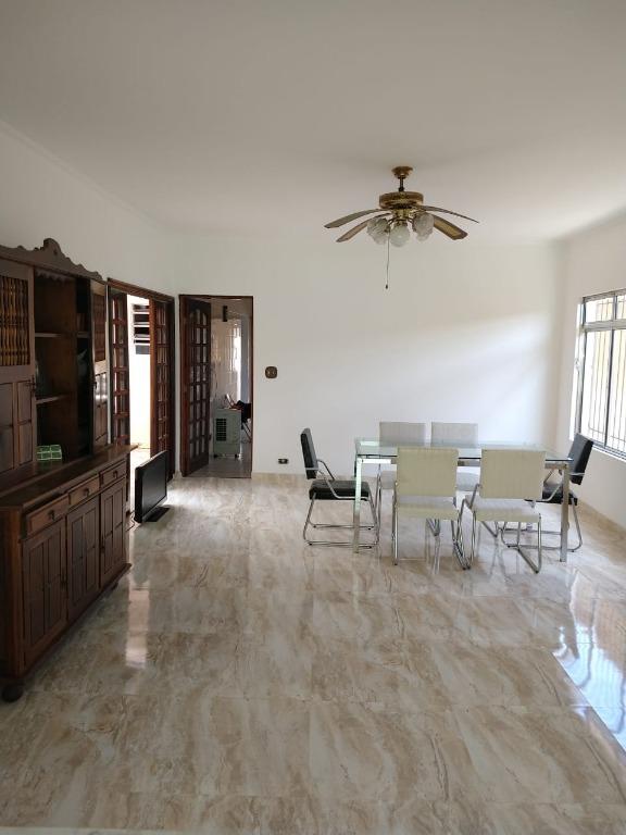 Casa à venda com 3 quartos, 366m² - Foto 1