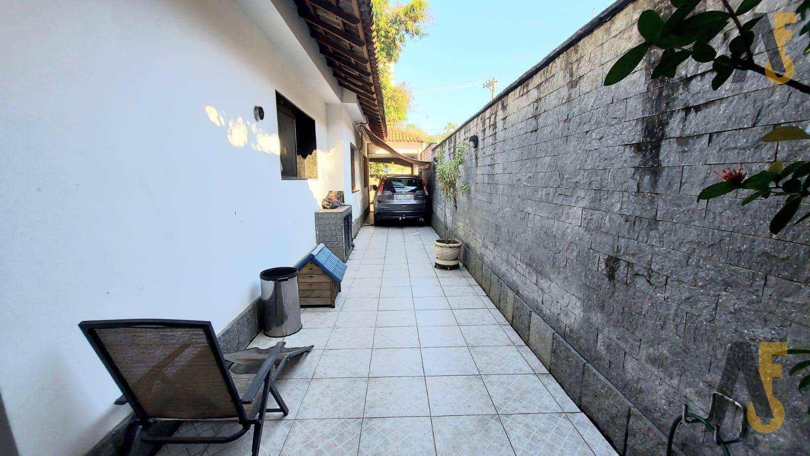 Casa à venda com 3 quartos, 360m² - Foto 3