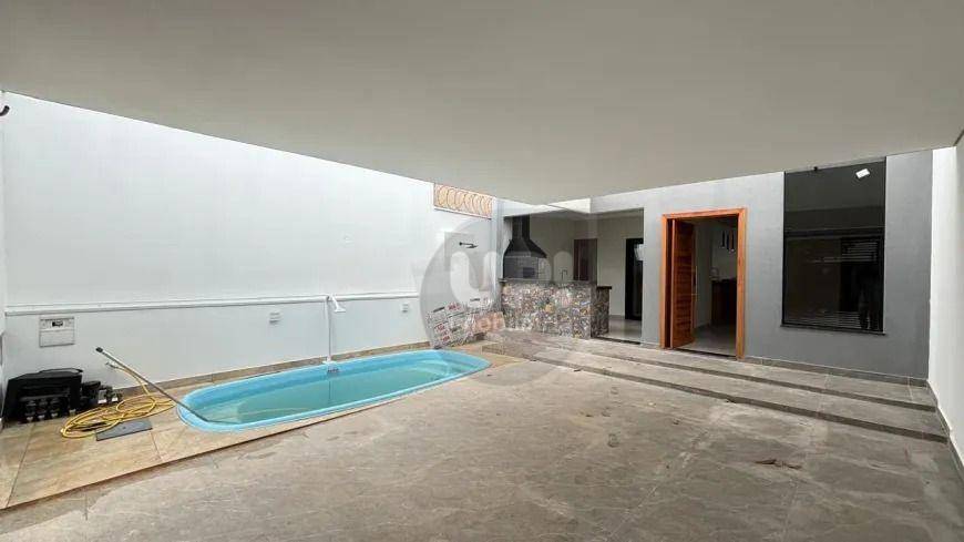 Casa à venda com 3 quartos, 130m² - Foto 1