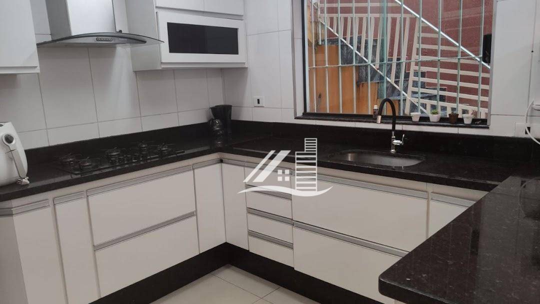 Sobrado à venda com 3 quartos, 290m² - Foto 1