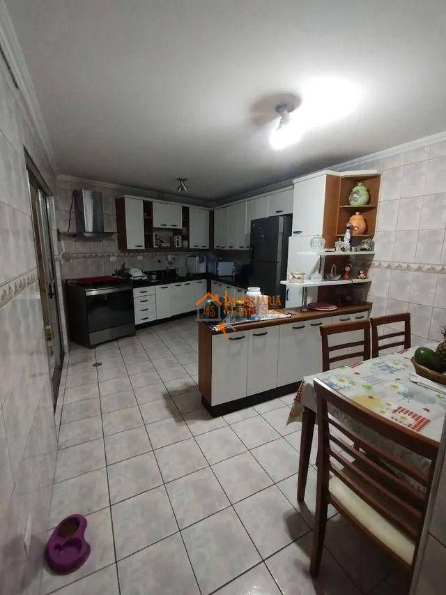 Sobrado à venda com 3 quartos, 303m² - Foto 4