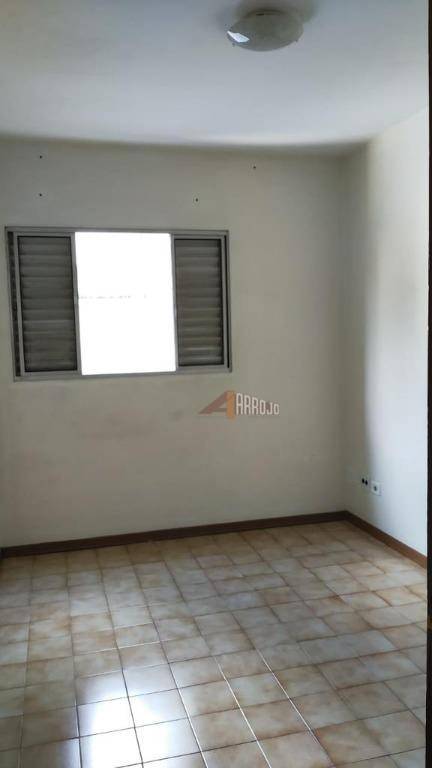 Apartamento à venda com 2 quartos, 67m² - Foto 3