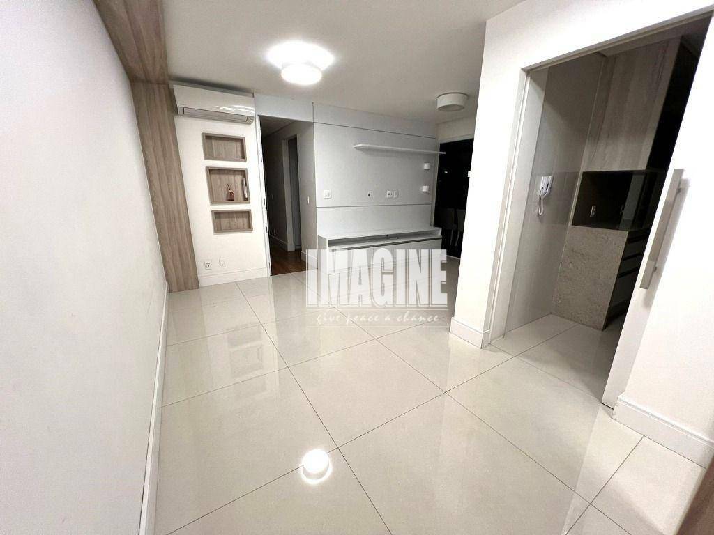 Apartamento à venda com 3 quartos, 91m² - Foto 2