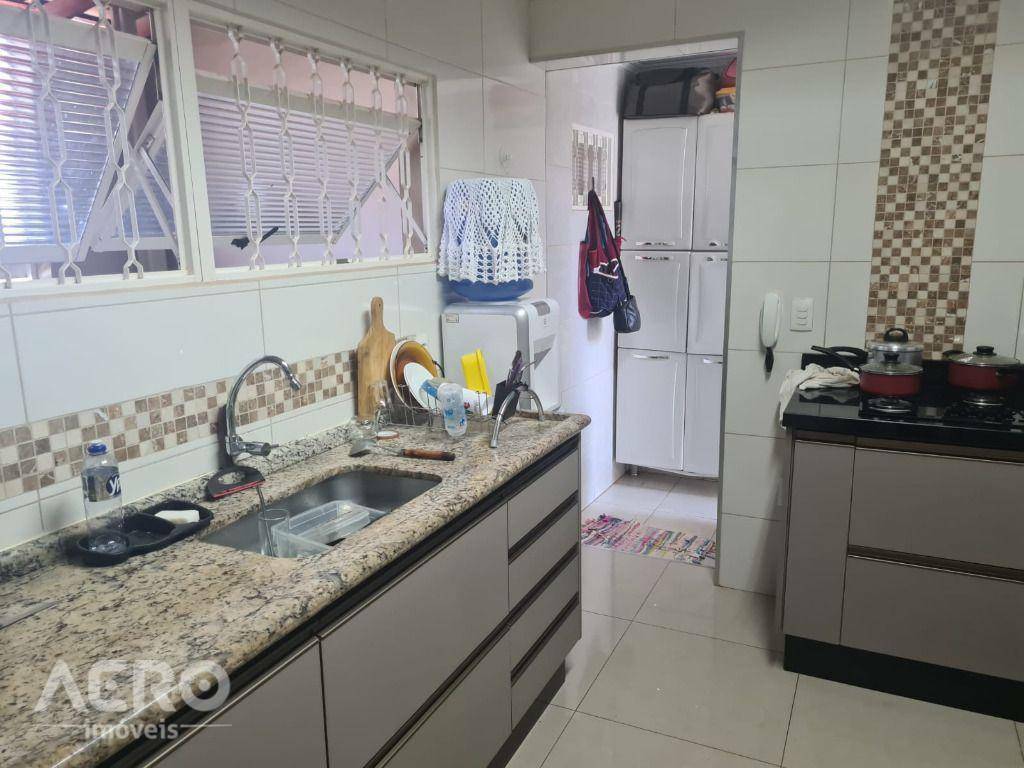 Casa à venda com 3 quartos, 190m² - Foto 17