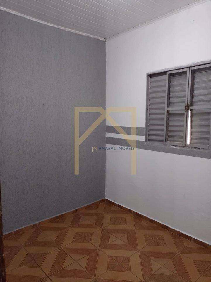 Casa à venda com 2 quartos, 90m² - Foto 4