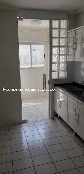 Apartamento à venda com 3 quartos, 72m² - Foto 2