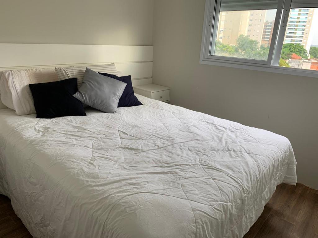 Apartamento à venda com 2 quartos, 70m² - Foto 2