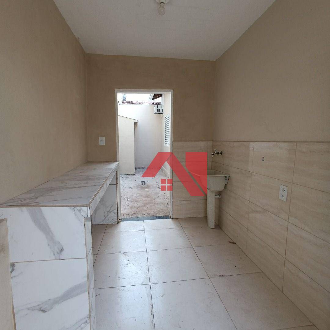 Casa à venda e aluguel com 3 quartos, 60m² - Foto 4