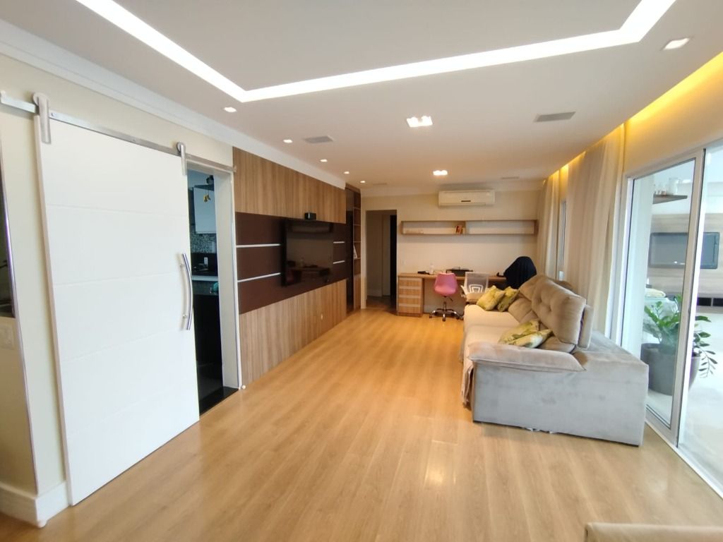 Apartamento à venda com 3 quartos, 146m² - Foto 2